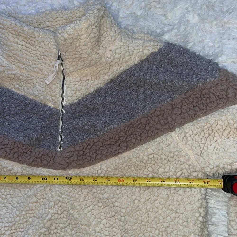 Thread & Supply 1/4 Zip Sherpa Jacket, Size L - Picture 3 of 11